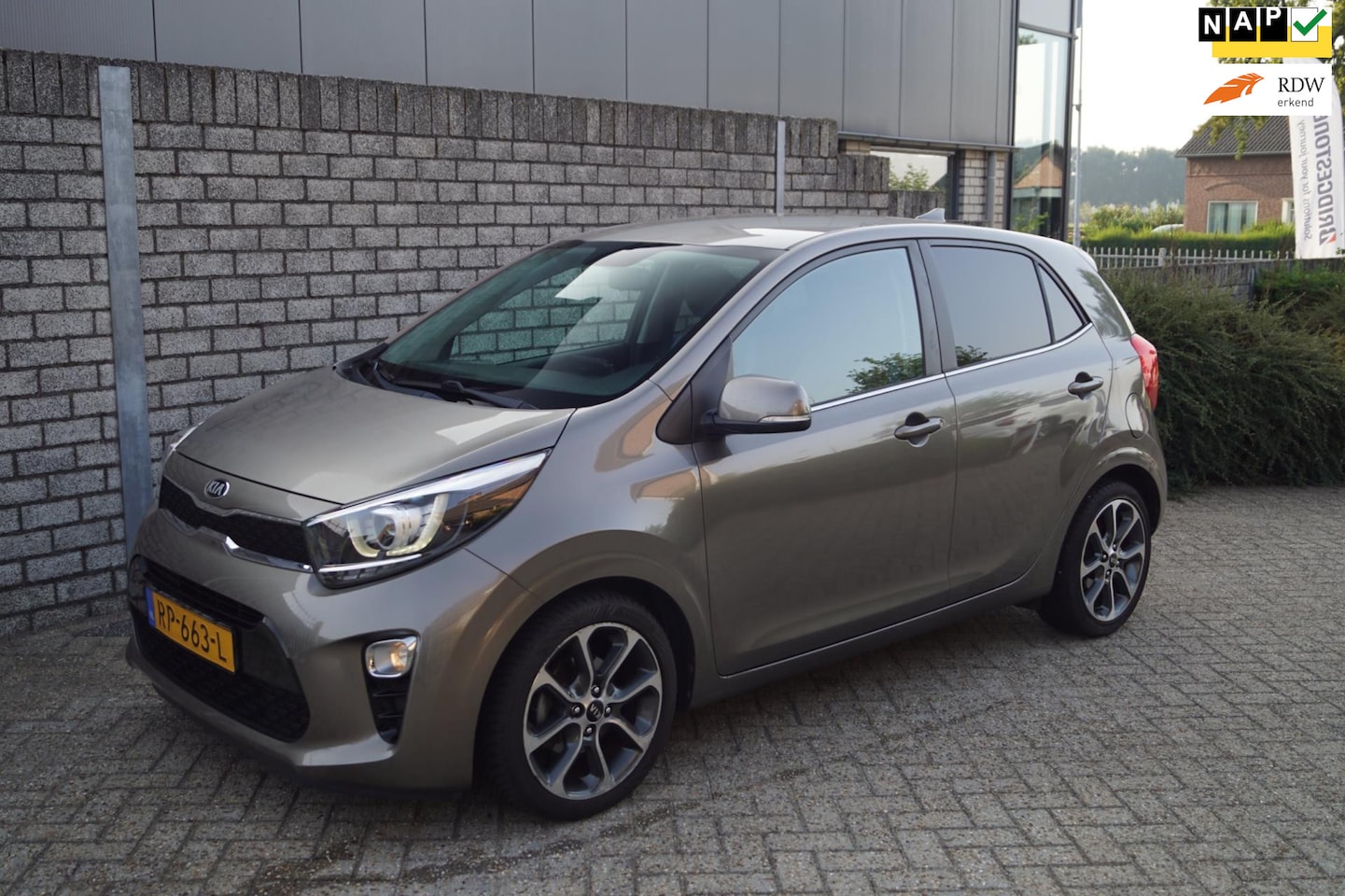 Kia Picanto - 1.0 CVVT Design Edition 5 Deurs Leder Navi Camera Clima Cruise Apple Carplay 4x Elektrisch - AutoWereld.nl