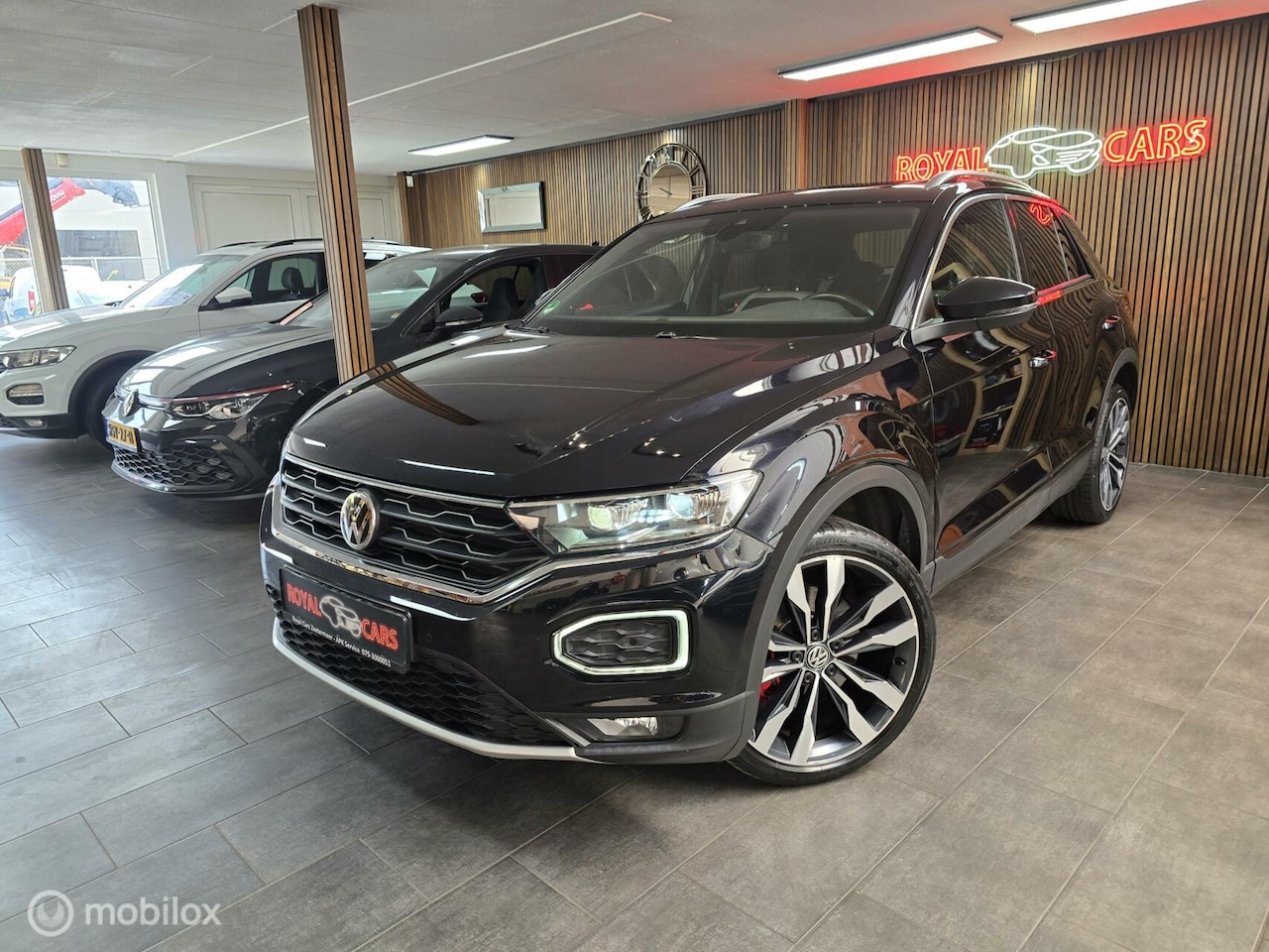 Volkswagen T-Roc - 1.5 TSI Sport/ PANO/ Virtual/ Beats/ B.Spot - AutoWereld.nl