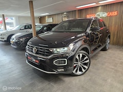 Volkswagen T-Roc - 1.5 TSI Sport/ PANO/ Virtual/ Beats/ B.Spot