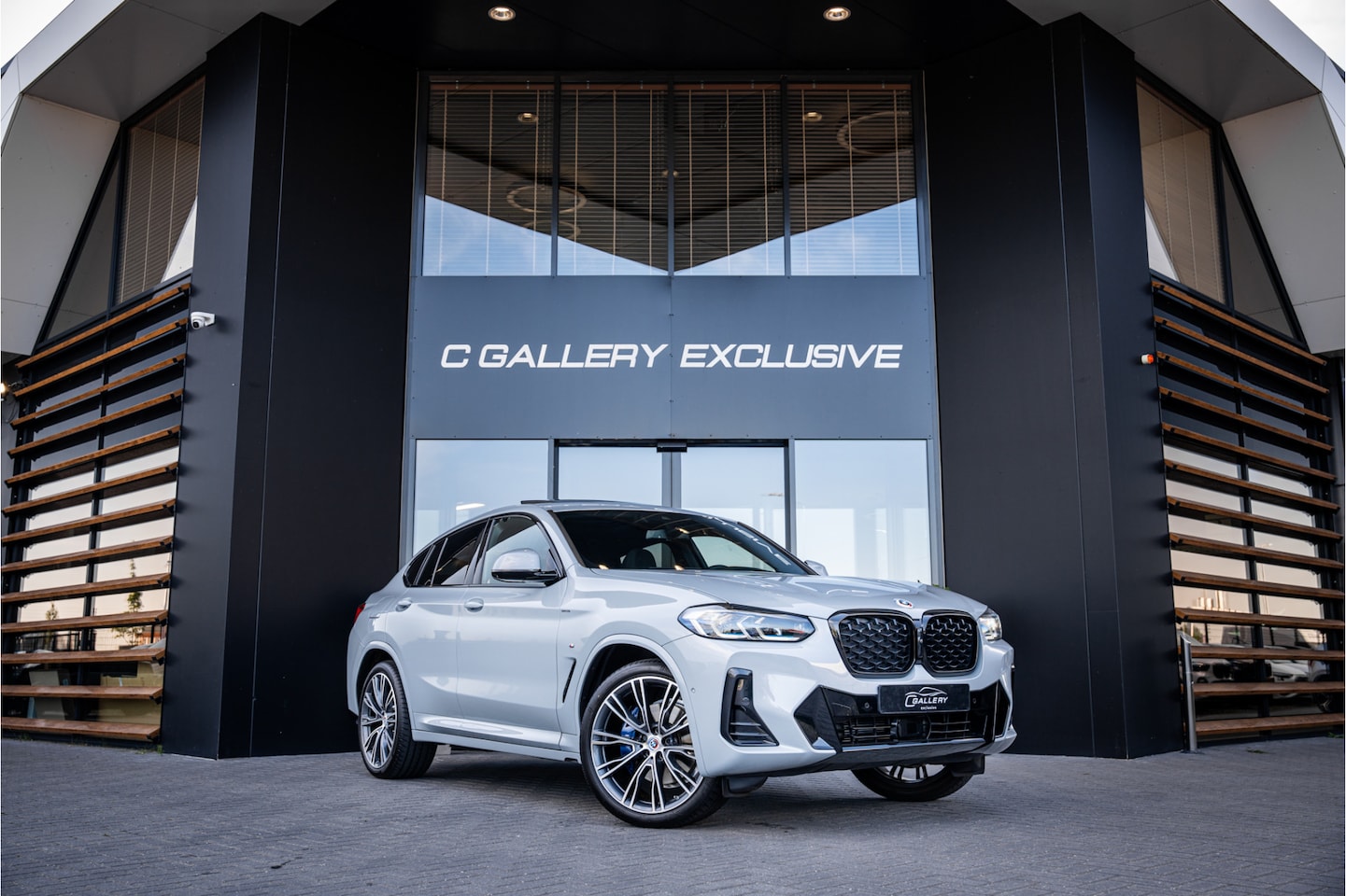 BMW X4 - xDrive20i Business Edition Plus - M Sport | Panorama | H&K | Memory | 360 Camera - AutoWereld.nl