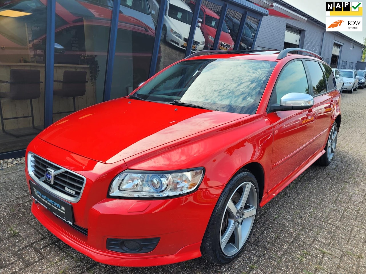 Volvo V50 - 2.5 T5 AWD R-Design 230PK LEER / SUNROOF / TREKHAAK - AutoWereld.nl