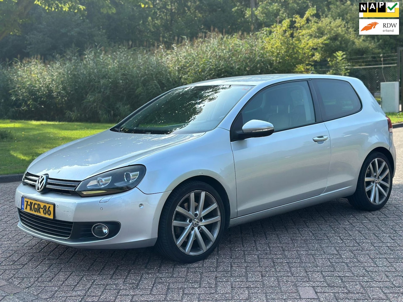 Volkswagen Golf - 1.4 TSI Comfortline/AUTOMAAT/AIRCO/CRUISE/NAVI/LEDER/PARKEERSENS VOOR-ACHTER/STOELVERWARMI - AutoWereld.nl