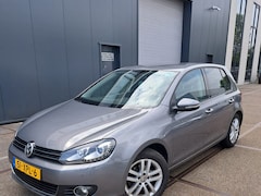 Volkswagen Golf - 1.6 TDI Highline BlueMotion AIRCO / NAP / ELEKT RAMEN /NAV/ APK / 5DRS / BOEKJES / NETTE A