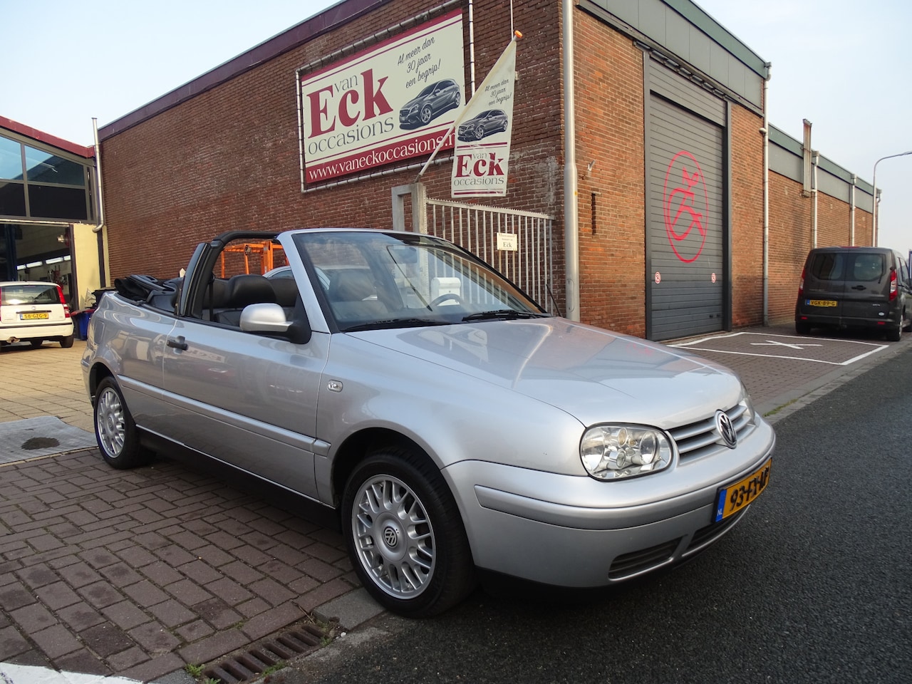 Volkswagen Golf Cabriolet - AUTOMAAT elek dak 1.8 Highline - AutoWereld.nl