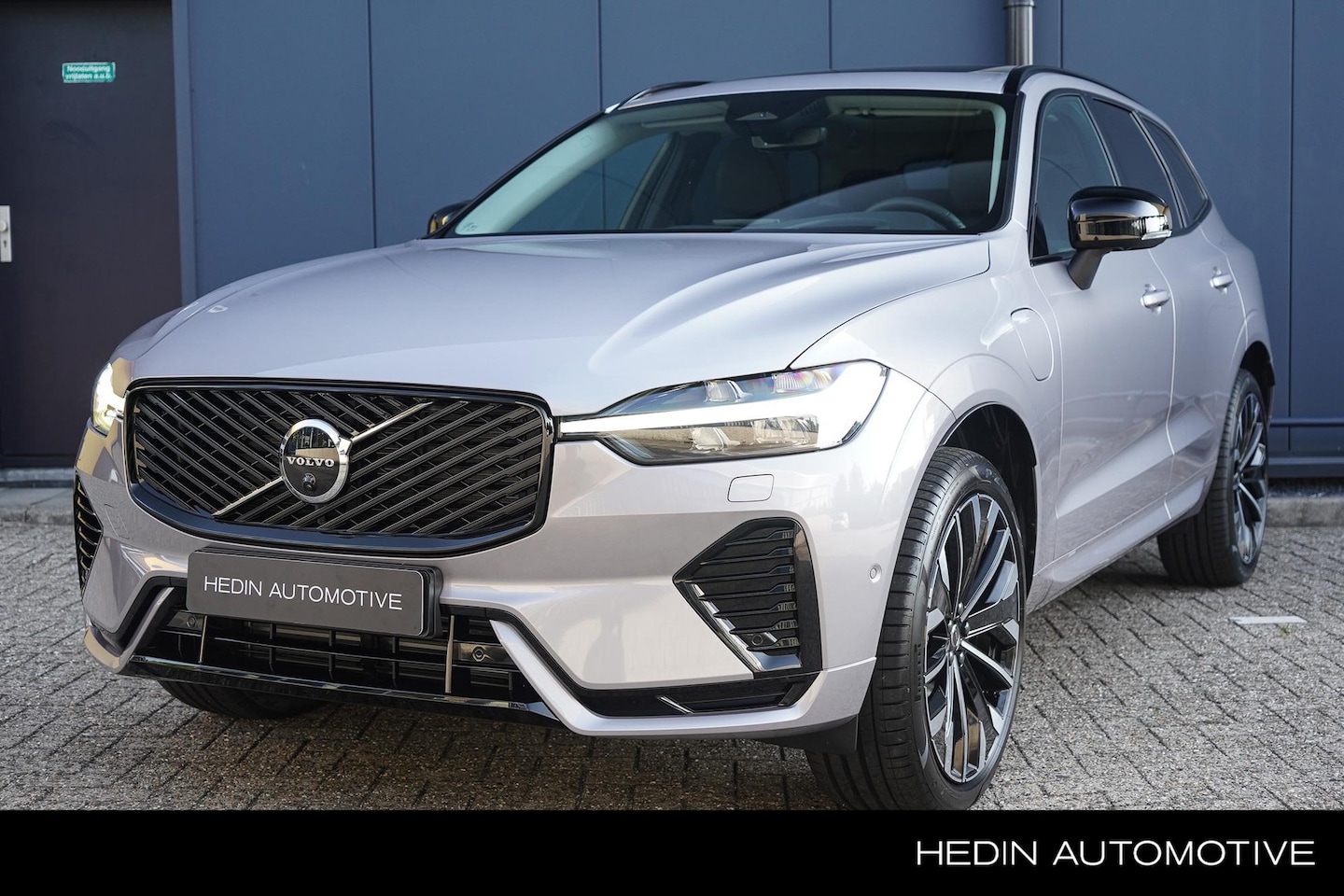 Volvo XC60 - 2.0 T6 Plug-in hybrid AWD Ultra Dark | 21 inch velgen | Panoramadak | Head-up display | Pi - AutoWereld.nl