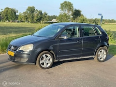 Volkswagen Polo - 1.4-16V Sportline