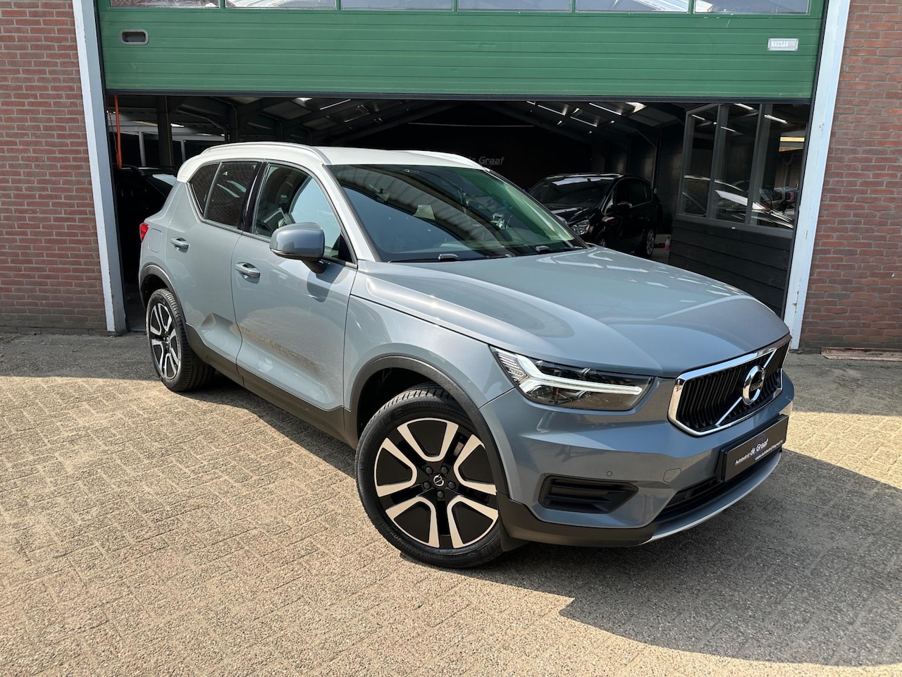 Volvo XC40 - 2.0 T4 R-Design|NAVI/H&K/CAMERA/ACC/CAR-PLAY - AutoWereld.nl