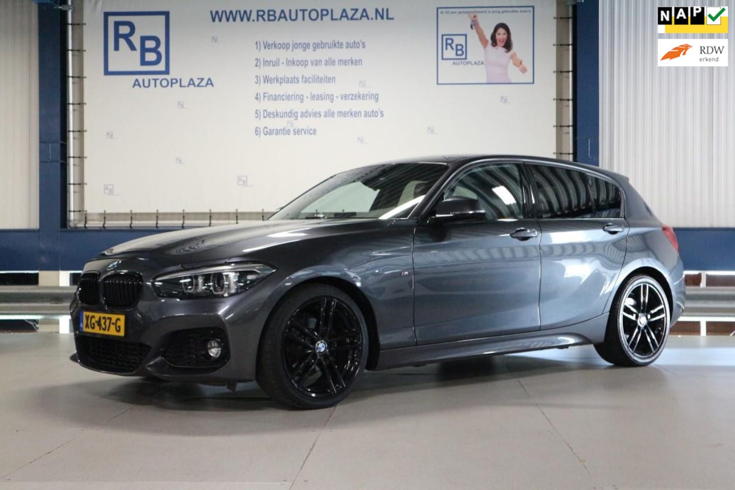BMW 1-serie - 118i HIGH EXE / AUTOMAAT / 1e EIG / BTW / NAP KM STAND ! - AutoWereld.nl