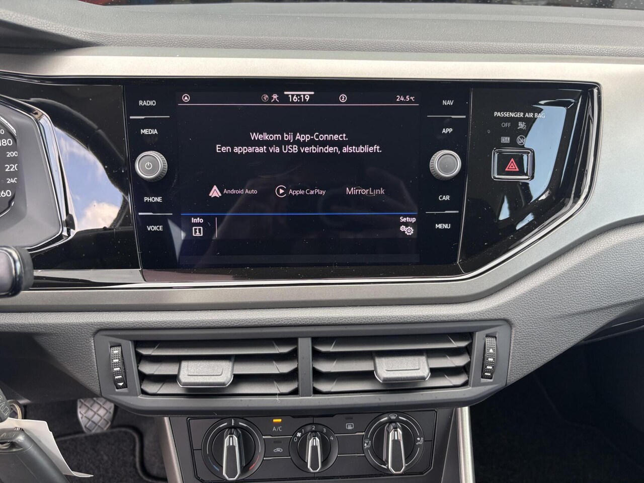 Volkswagen Polo - 1.0 TSI Comfortline Adap. cruise control/ AppleCarPlay/ AndroidAuto/ Airco!!