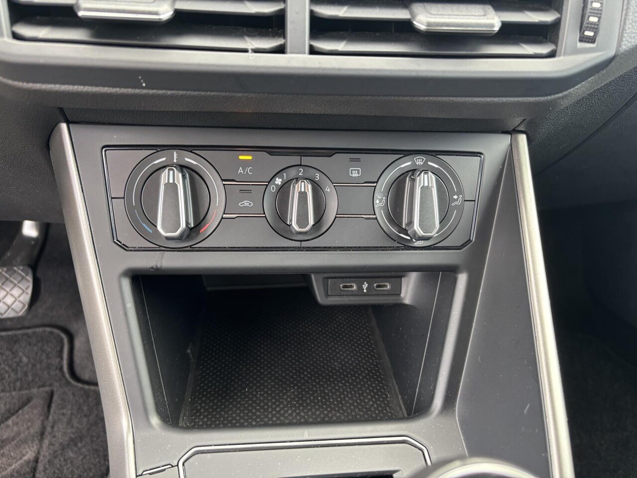 Volkswagen Polo - 1.0 TSI Comfortline Adap. cruise control/ AppleCarPlay/ AndroidAuto/ Airco!!