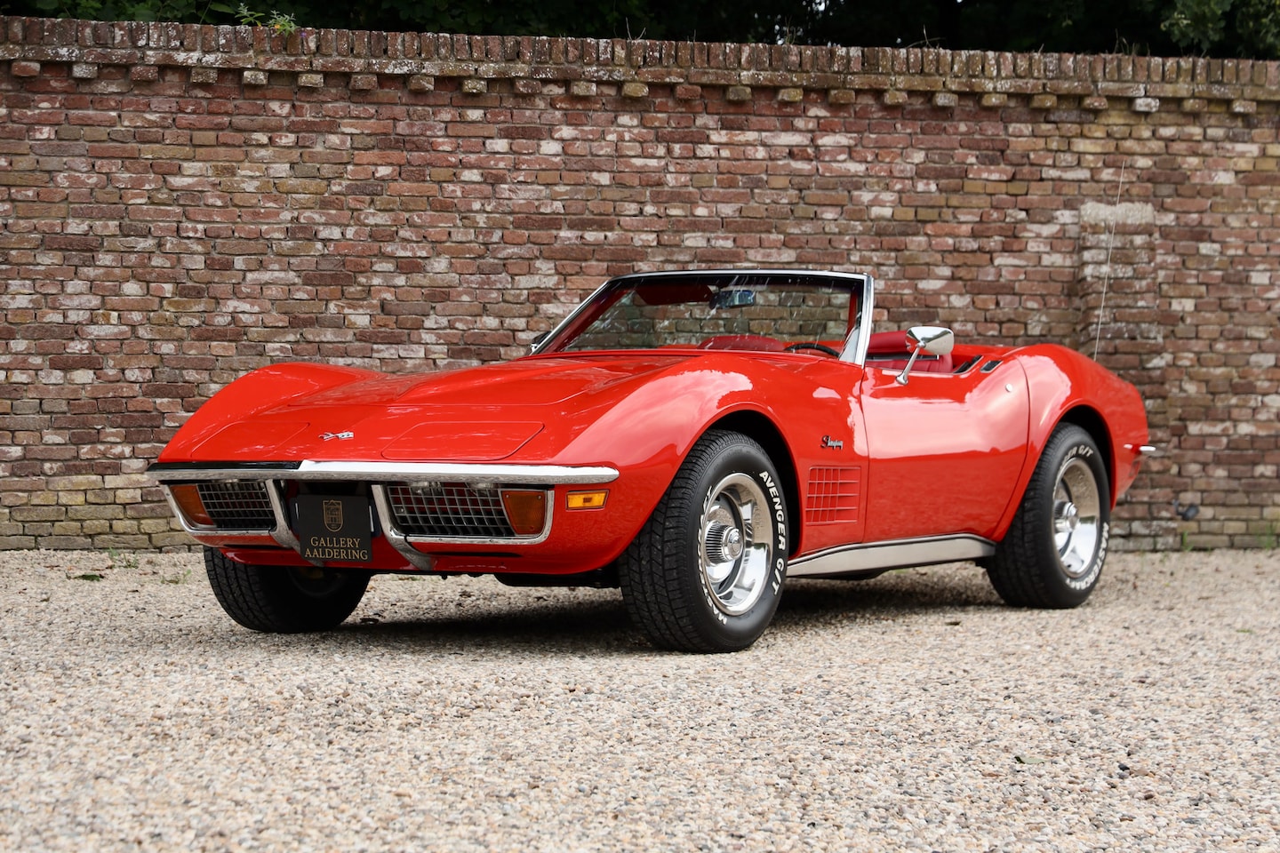 Chevrolet Corvette Convertible - C3 "Restored condition" Executed in "Monza (Rally) Red" over a red interior, Shifting with - AutoWereld.nl