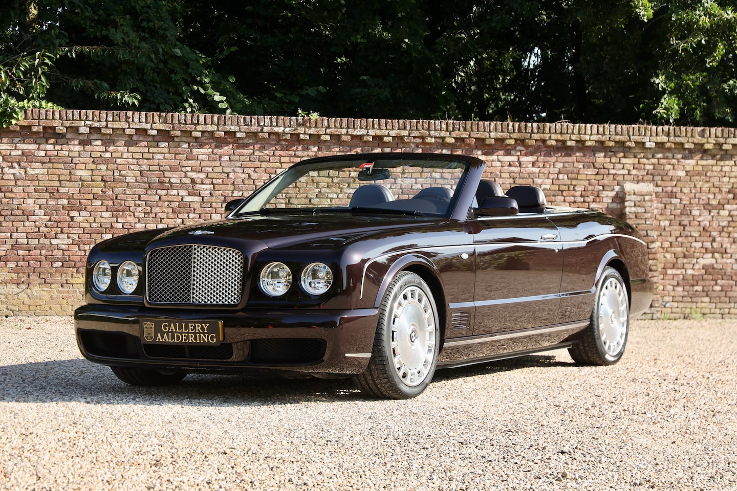 Bentley Azure - Convertible "Special order" Presented in "Burgundy over two-tone leather Burnt Oak - Oatme - AutoWereld.nl