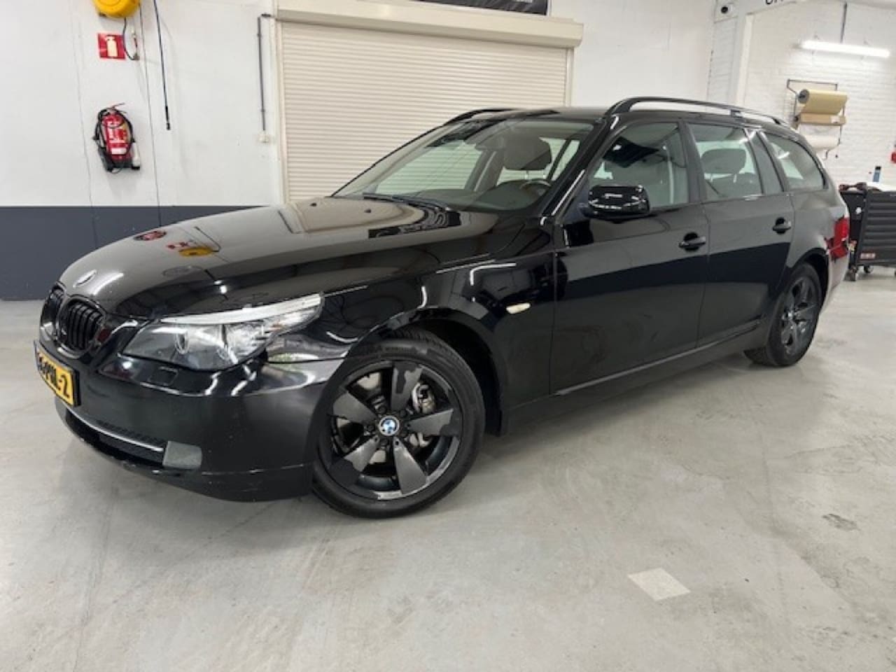 BMW 5-serie - 523I Sport, Panorama dak, Carplay, Stoelverwarming, Xenon, PDC - AutoWereld.nl