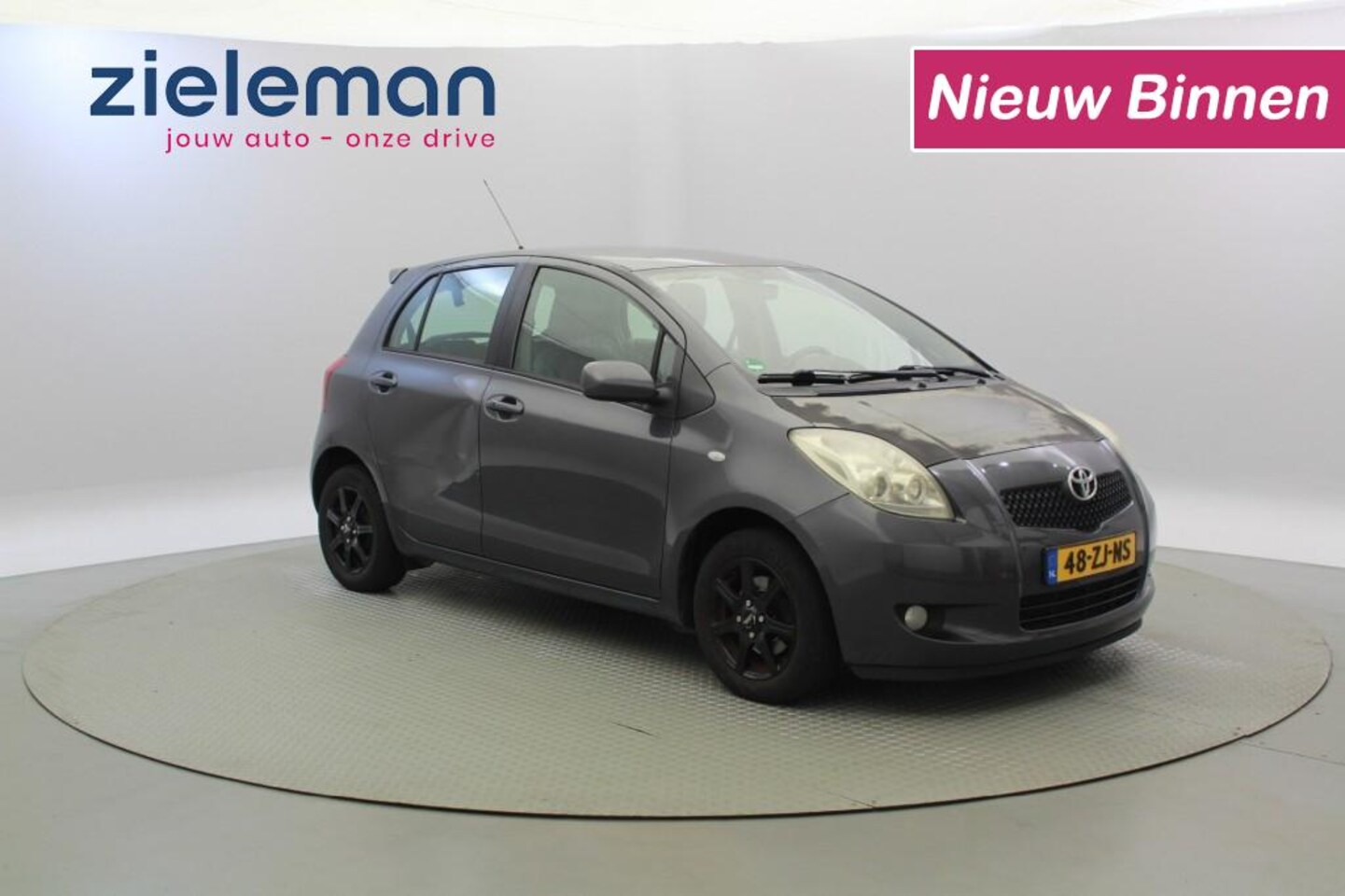 Toyota Yaris - 1.3 VVTi Luna - Leer, Clima, Trekhaak - AutoWereld.nl