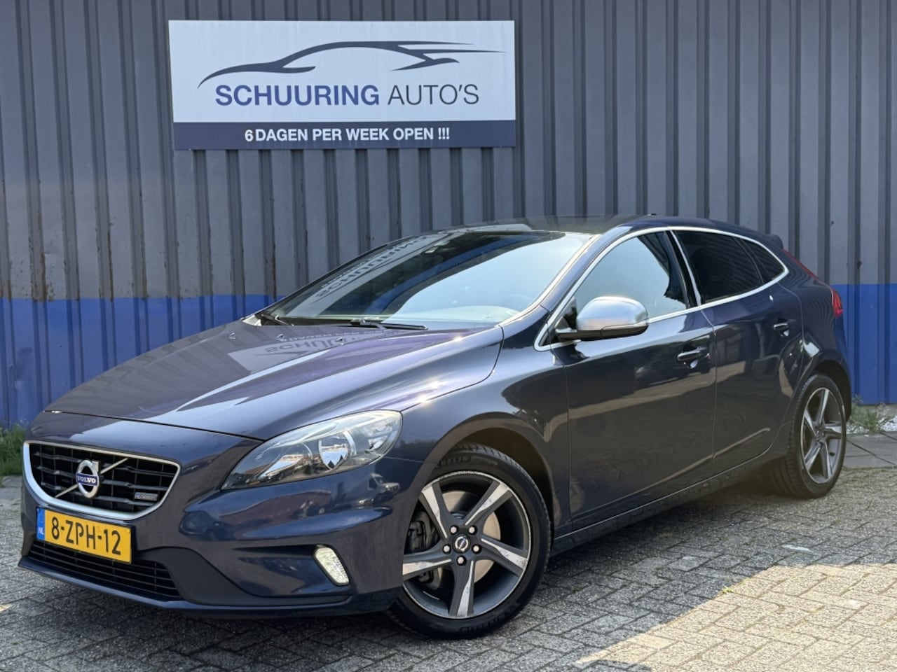 VOLVO V 40