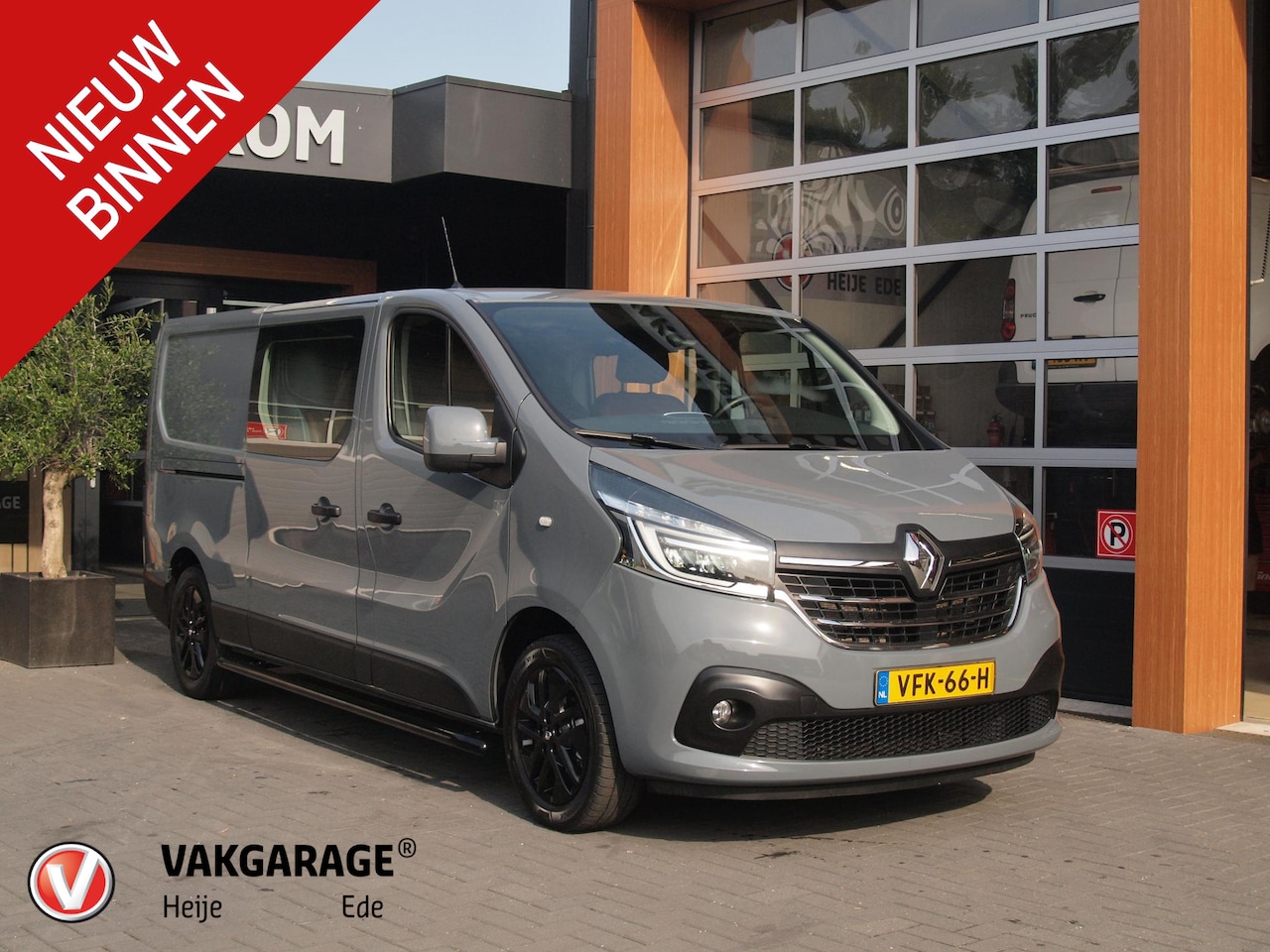 Renault Trafic - 2.0 dCi 145 T30 L2H1 Comfort | Dubbele Cabine | Camera | Cruise Control | Leer | Trekhaak - AutoWereld.nl