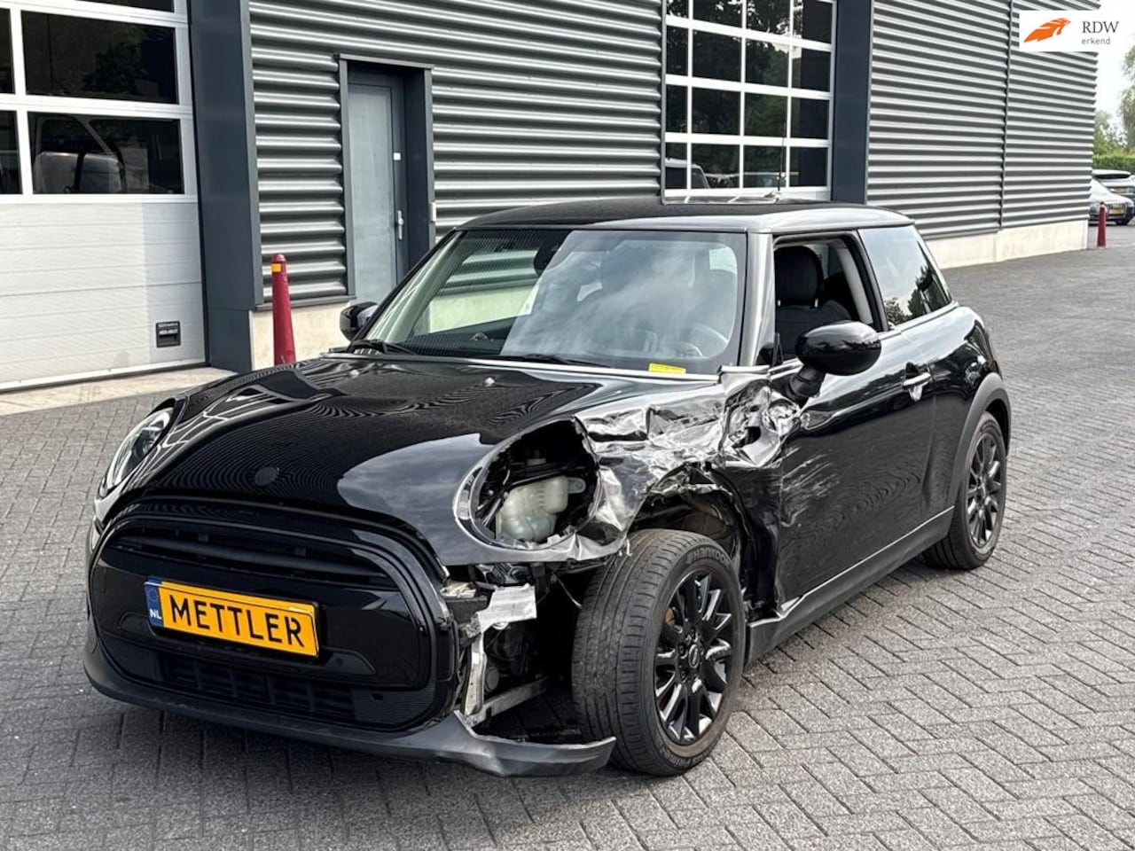 MINI John Cooper Works - Mini 1.5 Cooper camera, PDC, head up - AutoWereld.nl