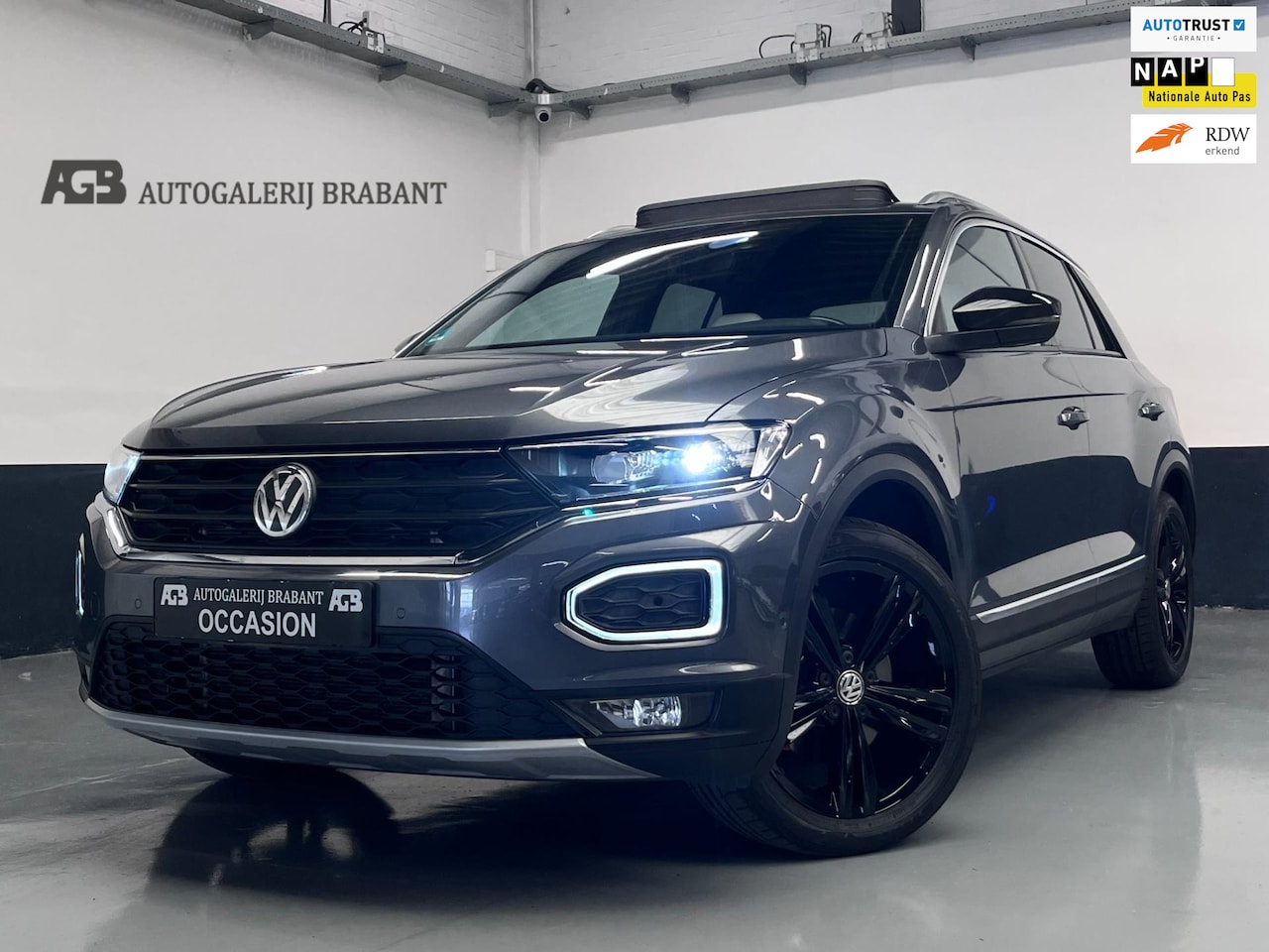 Volkswagen T-Roc - 2.0 TSI 4Motion Sport Pano/Virtual/Carplay/Stuurwielverwarming - AutoWereld.nl