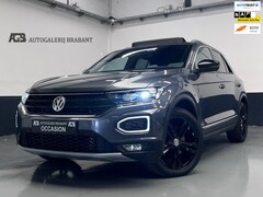 Volkswagen T-Roc - 2.0 TSI 4Motion Sport Pano/Virtual/Carplay/Stuurwielverwarming
