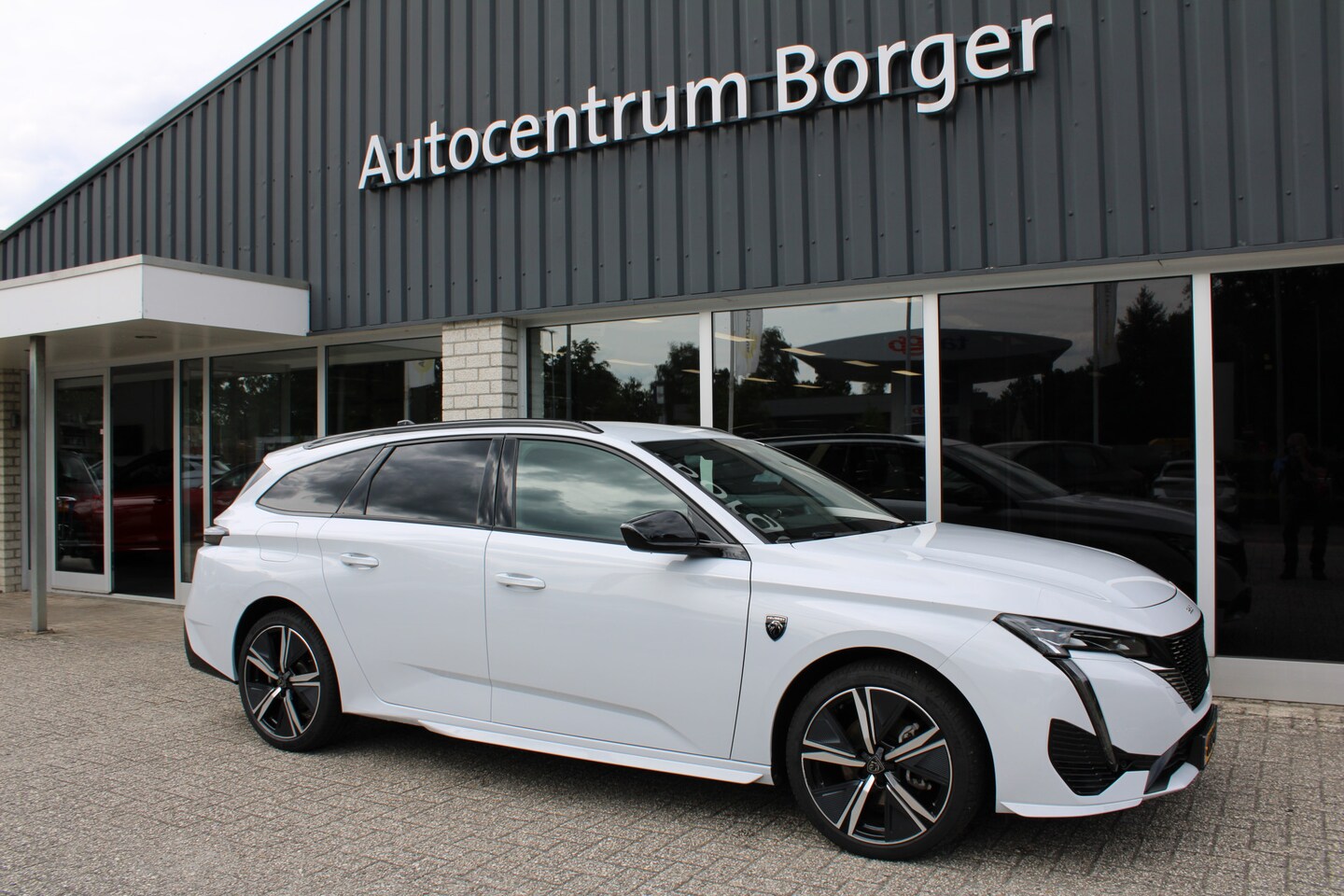 Peugeot 308 SW - 1.2 Turbo Automaat GT navi/18"LM /Clima/Cruise/Camera - AutoWereld.nl