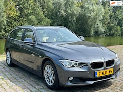 BMW 3-serie Touring - 320i High Executive 2e eigenaar dealer onderhouden navigatie leerbekeleding stoelverwarmin