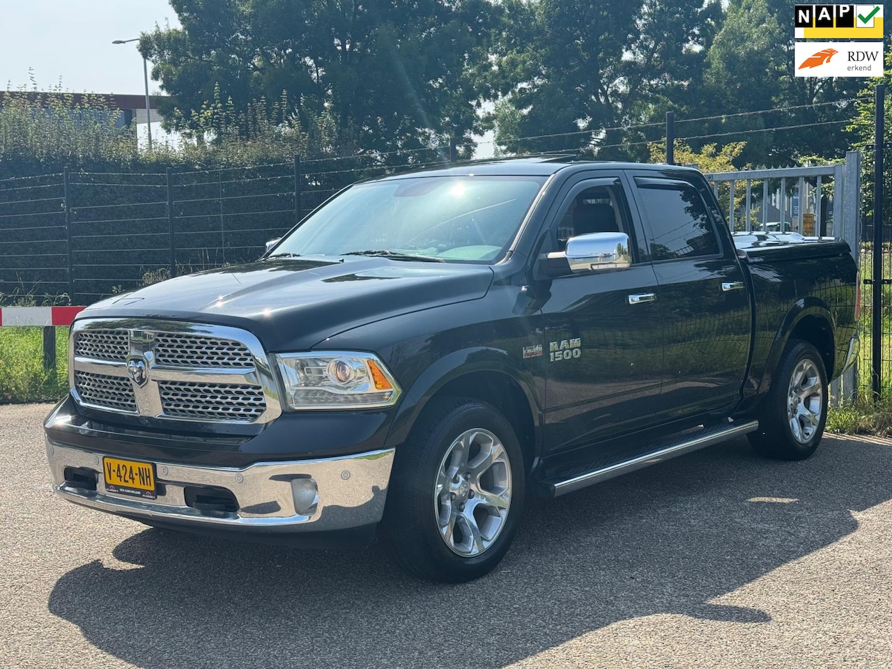 Dodge Ram 1500 - 5.7 V8 4x4 Crew Cab Laramie Luchtvering Opendak MARGE - AutoWereld.nl