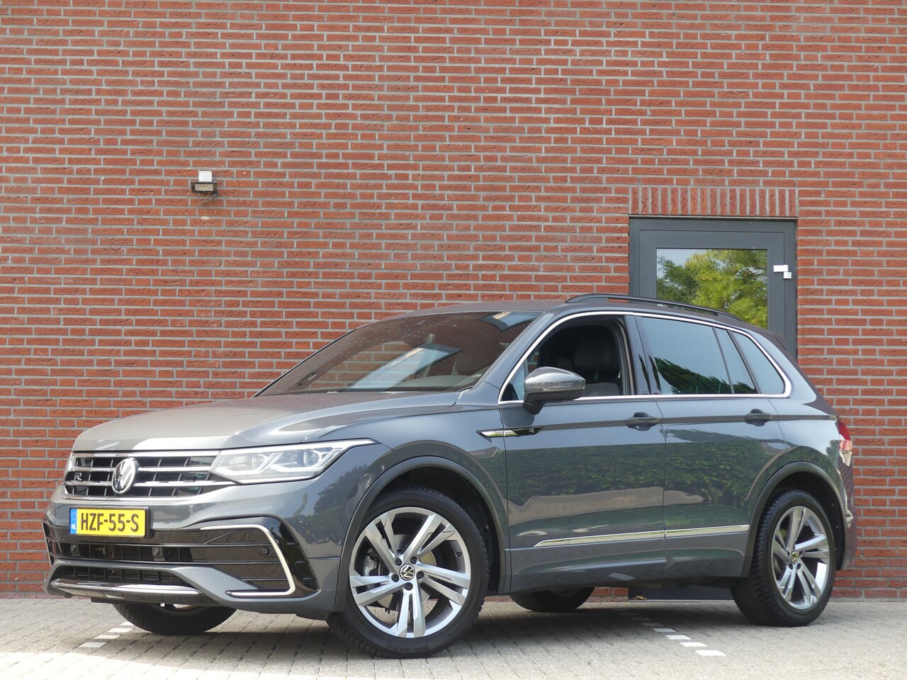 Volkswagen Tiguan - 1.5 TSI R-Line / Trekhaak - AutoWereld.nl