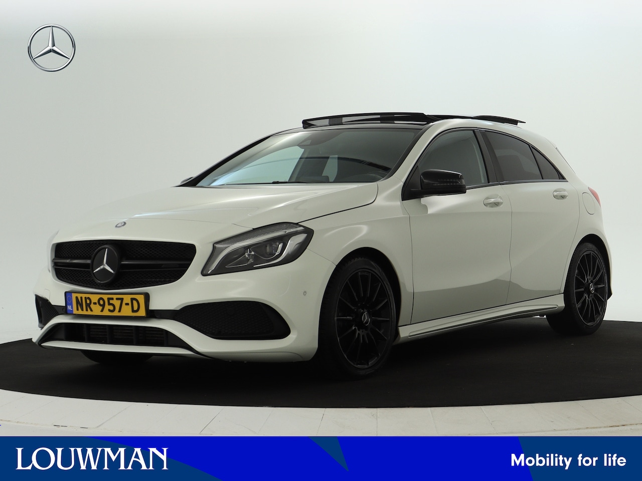 Mercedes-Benz A-klasse - 180 AMG Line Night Pakket Panoramadak | Stoelverwarming | Nightpakket | AMG Line - AutoWereld.nl