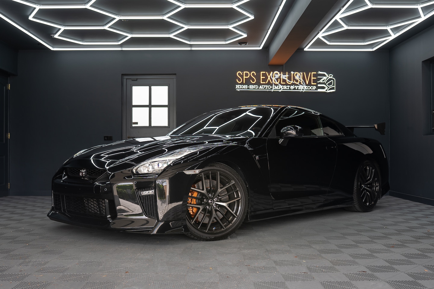 Nissan GT-R - 3.8 V6 Prestige / NISMO spoiler / KW verlaging / Alcantara stuurwiel / Carbon / CTD optima - AutoWereld.nl