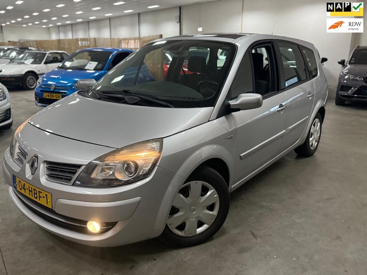 Renault Grand Scénic - 2.0-16V Business Line / AUTOMAAT / NAVI-MULTIEMEDIA / PANORAMADAK - AutoWereld.nl
