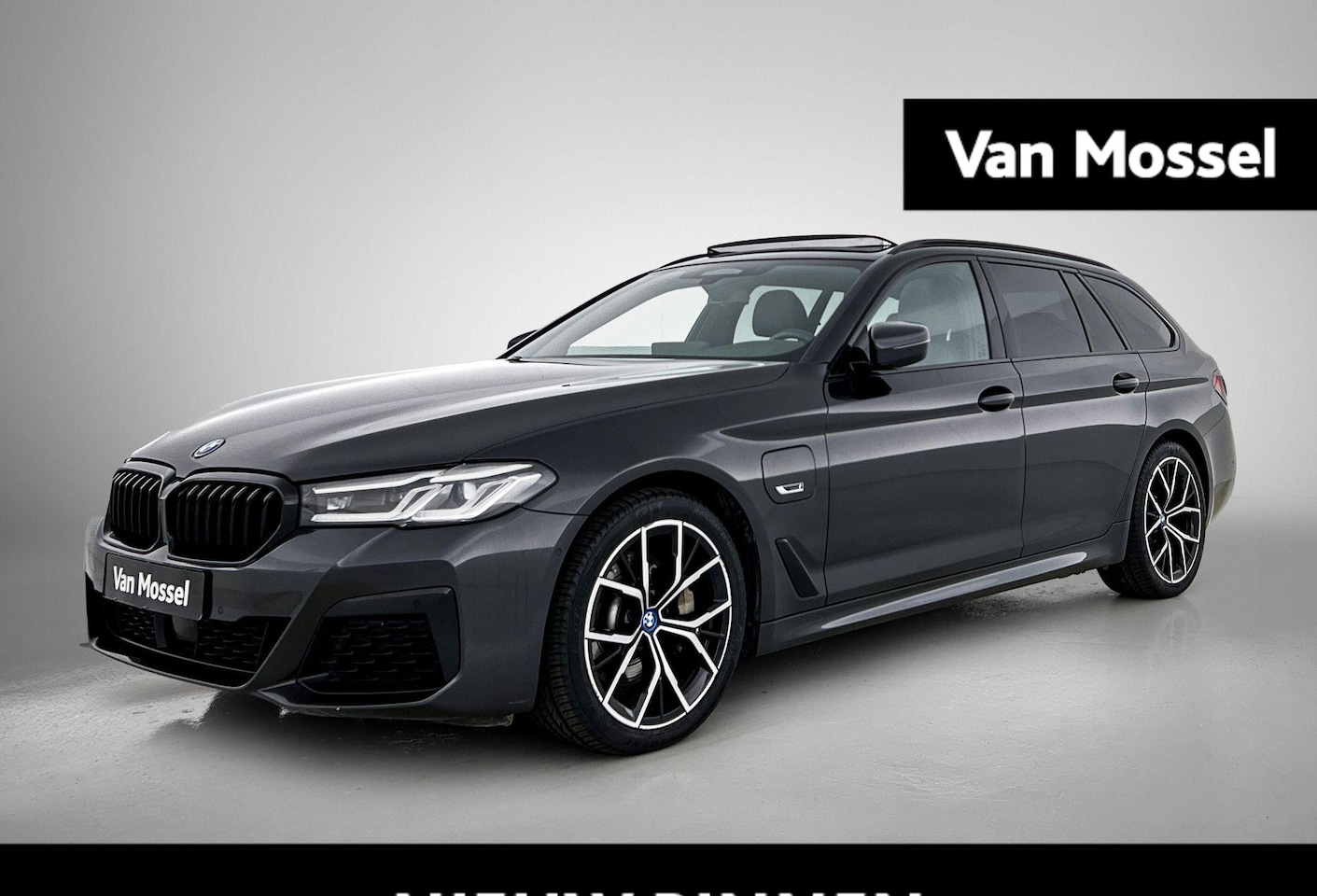BMW 5-serie Touring - 530e High Executive | PANORAMADAK | ACHTERUITRIJCAMERA | ELEKTRISCHE KOFFERKLEP | LEDEREN - AutoWereld.nl