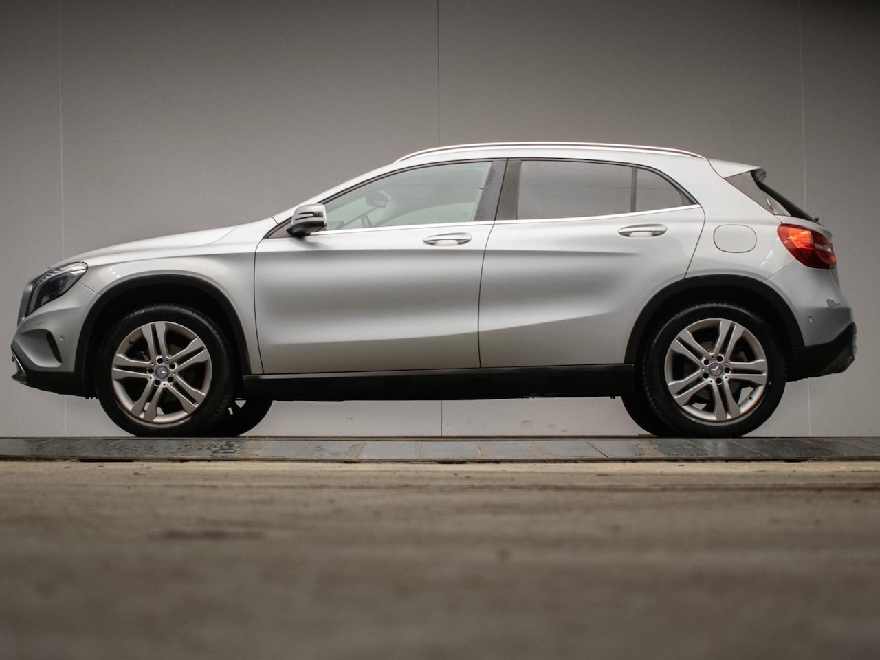 Mercedes-Benz GLA-Klasse - 200 Prestige (NAVI,LEDER,ELETRISCHE STOELEN,STOELVERWARMING,SPORTSTOELEN,PDC,CAMERA,CLIMAT - AutoWereld.nl
