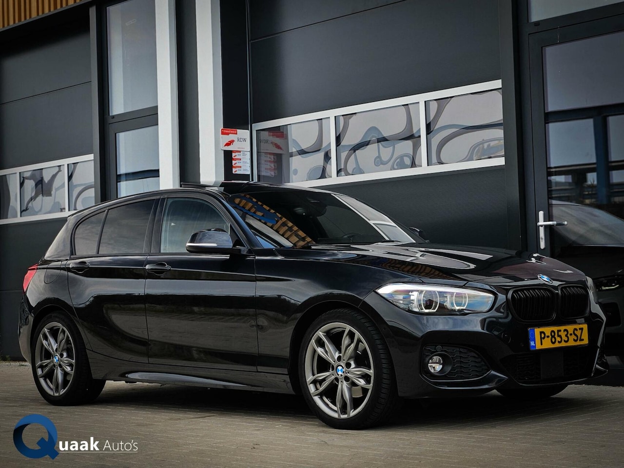 BMW 1-serie - 120d M-Sport Shadowline | ADAPTIVE | PANO | LEER | LANE ASSIST | STOEL&STUURVERWARMING | H - AutoWereld.nl