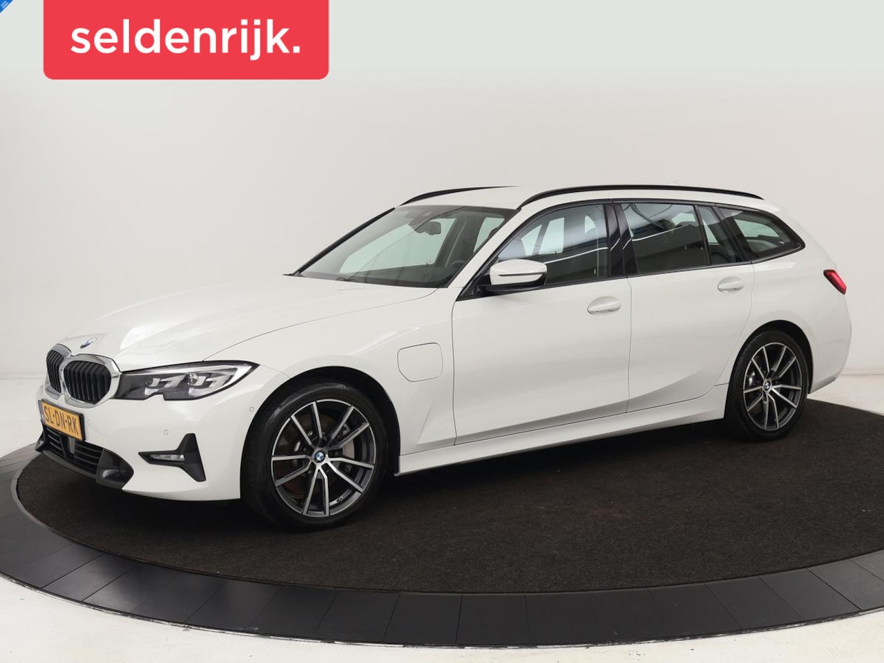 BMW 3-serie Touring - 330e Sport Line | Stoelverwarming | Adaptive cruise | Sportstoelen | Sfeerverlichting | Na - AutoWereld.nl