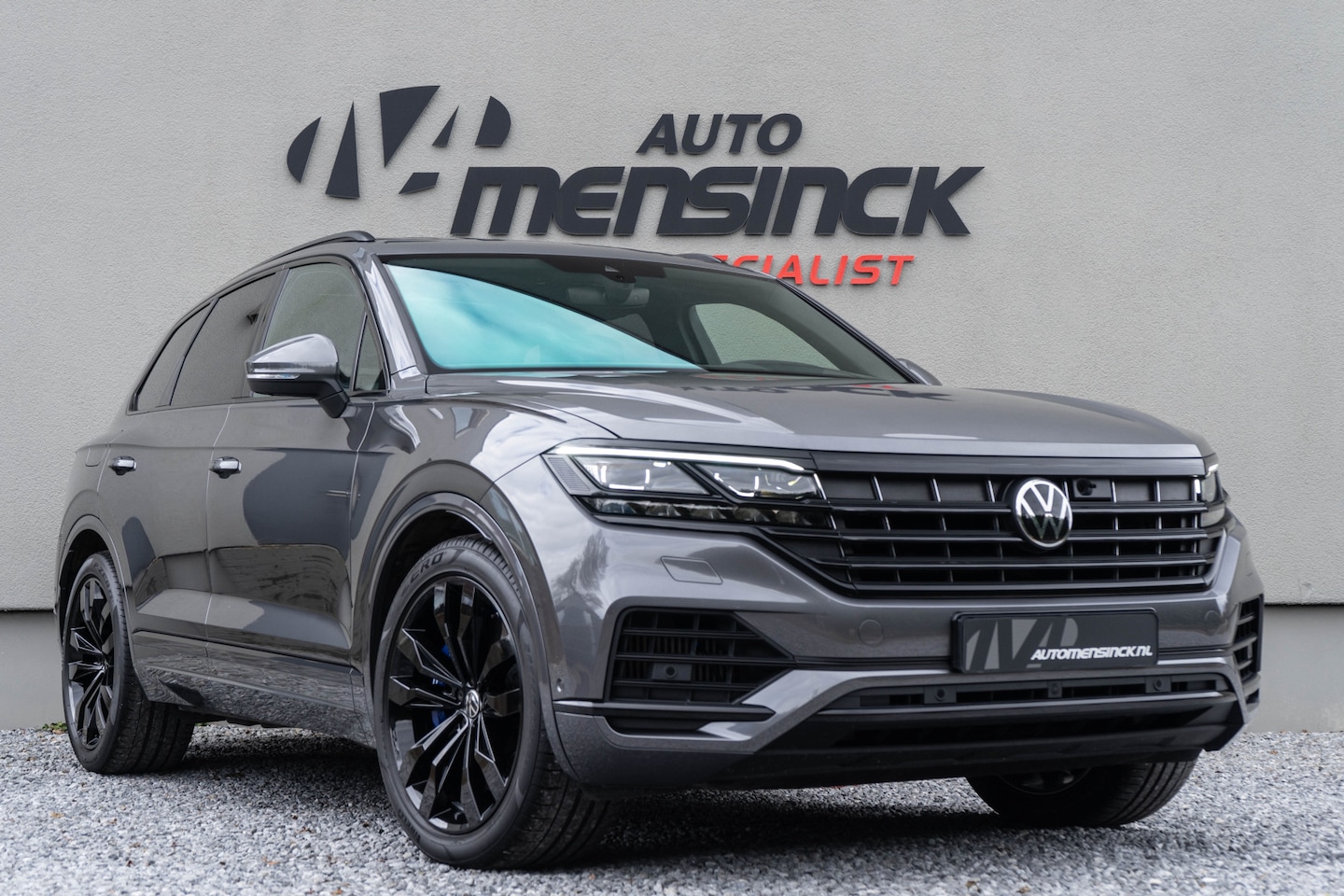 Volkswagen Touareg - 3.0 TSI eHybrid 4MOTION / Standkachel/ Luchtvering/ Head-Up Display/ Trekhaak/ Panoramadak - AutoWereld.nl