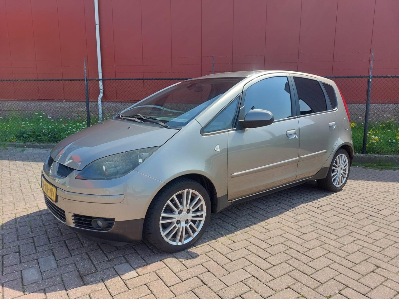 MITSUBISHI COLT