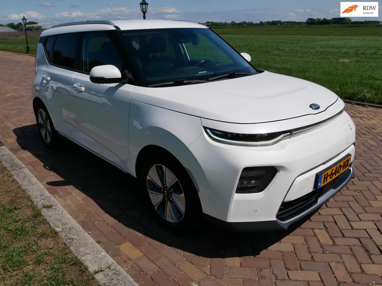 Kia e-Soul - ExecutiveLine 64 kWh LEATHER CLIMA NAVI ** 13499 NETTO ** - AutoWereld.nl