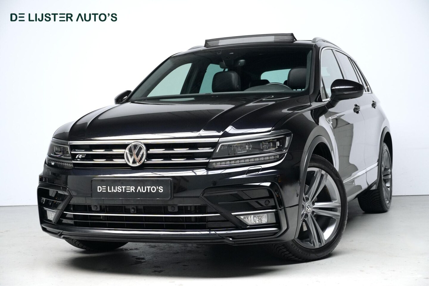 Volkswagen Tiguan - 1.5 TSI ACT R Line Automaat | Pano-dak | Virtual | CarPlay | Acc | 360 Camera | Stoel + St - AutoWereld.nl