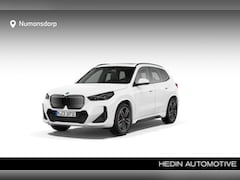 BMW iX1 - eDrive20 | M-Sport Pro | 19'' | Panorama. | Harman/Kardon | Trekhaak | Stuur + Stoelverw.