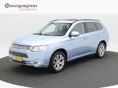 Mitsubishi Outlander - 2.0 PHEV 123 Pk Automaat Instyle | Trekhaak | Camera | Panorama Dak | Stoel Verwarming | V