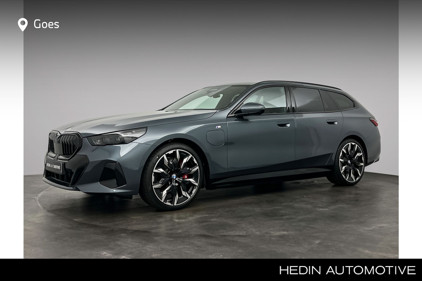 BMW 5-serie Touring - 550e xDrive Individual THUNDER METALLIC | Innovation Pack | Comfort Pack | Travel Pack | - AutoWereld.nl