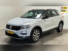 Volkswagen T-Roc - 1.5 TSI Style Business automaat benzine parkeersensoren camera navigatie cruisecontrole ca
