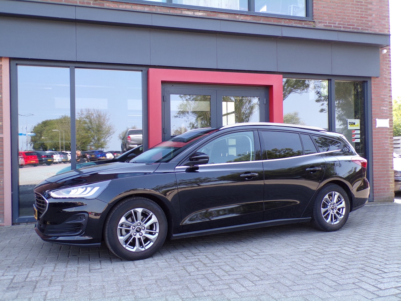 Ford Focus Wagon - 1.0 EcoBoost Hybrid Titanium PDC Camera Navi Stoeverw. Nieuwstaat! - AutoWereld.nl