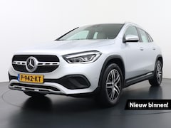 Mercedes-Benz GLA-Klasse - 180 Luxury Business Solution | Sfeerverlichting | Stoelverwarming Voor | DAB+ Radio| Achte