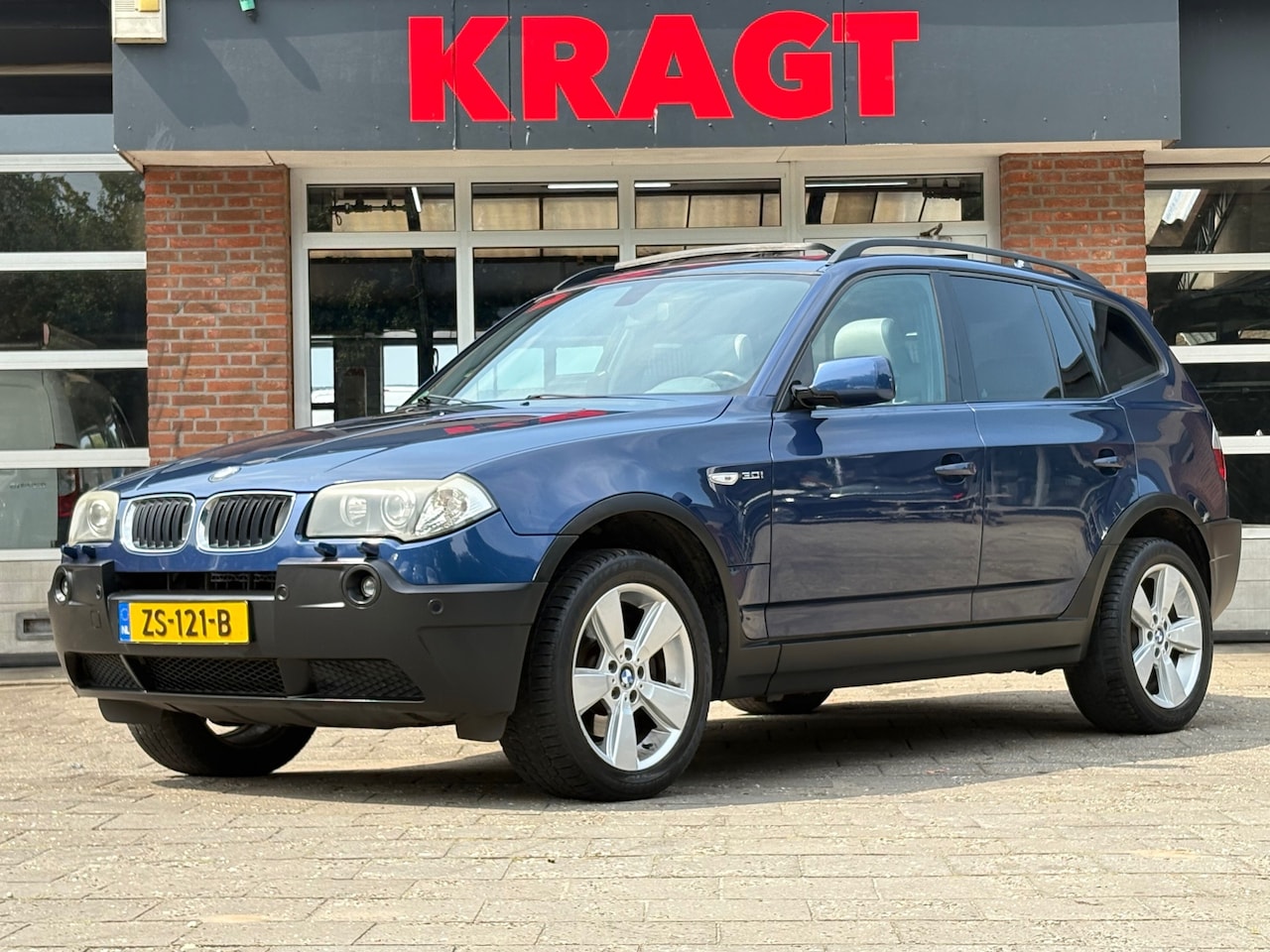 BMW X3 - 3.0i Automaat - leder - sportstoelen - YOUNGTIMER - AutoWereld.nl