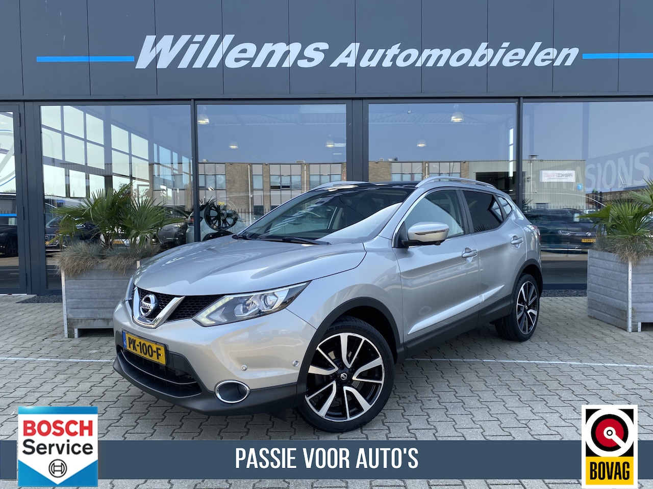 Nissan Qashqai - 1.2 Tekna Panoramadak , Leder/ Stoelverwarming , Trekhaak - AutoWereld.nl