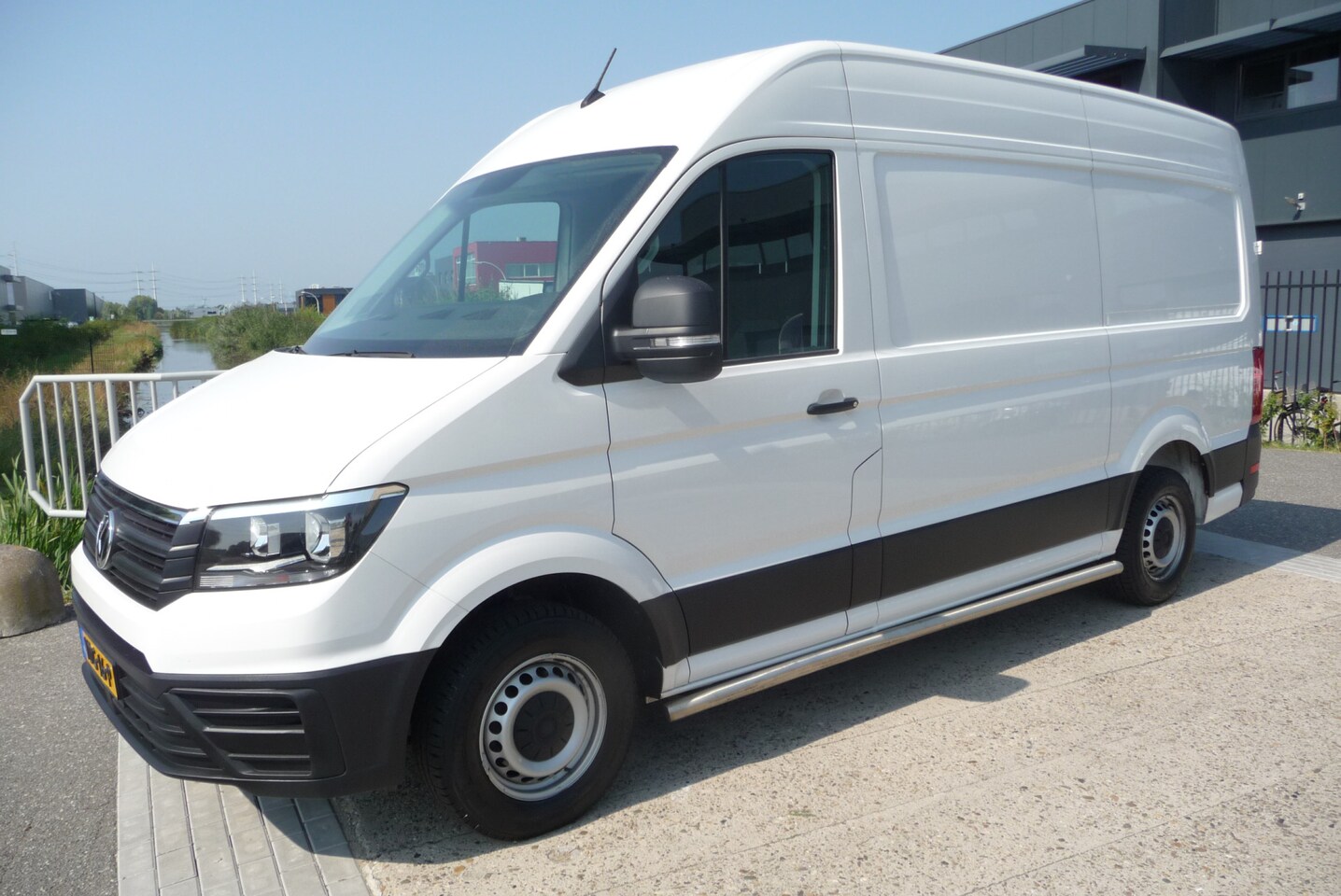 Volkswagen Crafter - 35 2.0 TDI L3H3 Trendline voorheen L2H2 trekhaak 3000kg, 140 pk E6 carplay 11-2019 - AutoWereld.nl