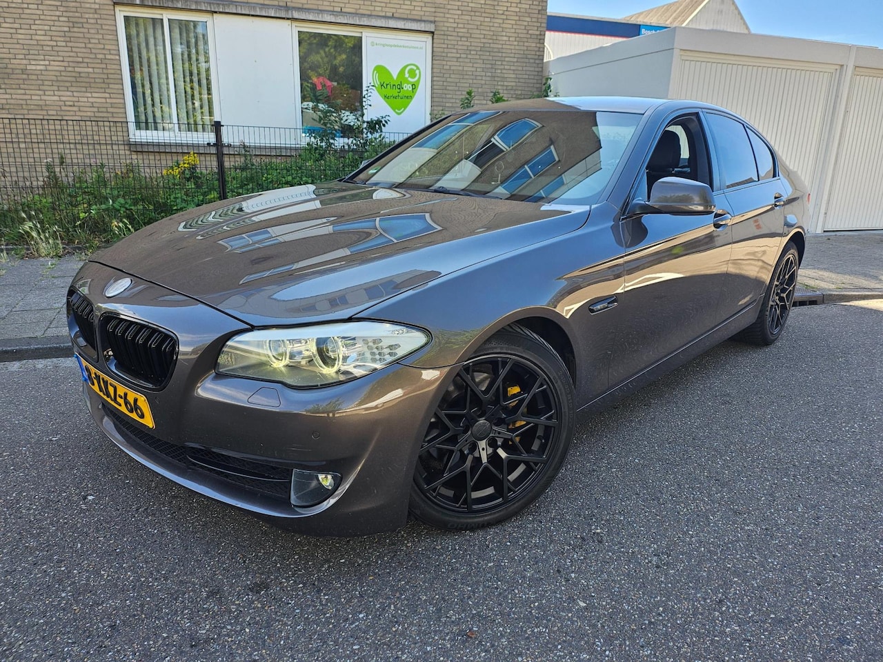 BMW 5-serie - 520d High Executive + * Navi* 19inch Velgen* Leer* - AutoWereld.nl