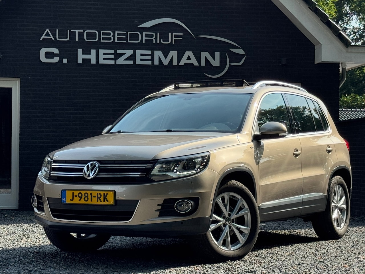 Volkswagen Tiguan - 1.4 TSI 160PK Sport&Style 4motion Panoramadak Cruise Apple Carplay XENON LED - AutoWereld.nl