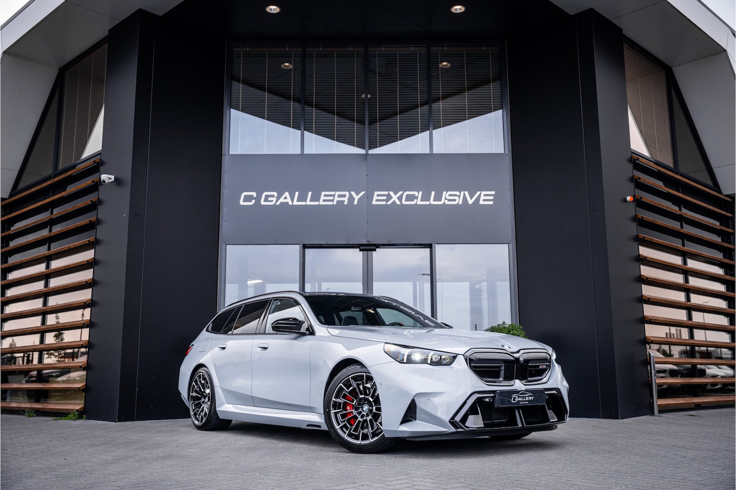 BMW 5-serie Touring - M5 - Panorama dak | B&W Audio | Carbon - AutoWereld.nl